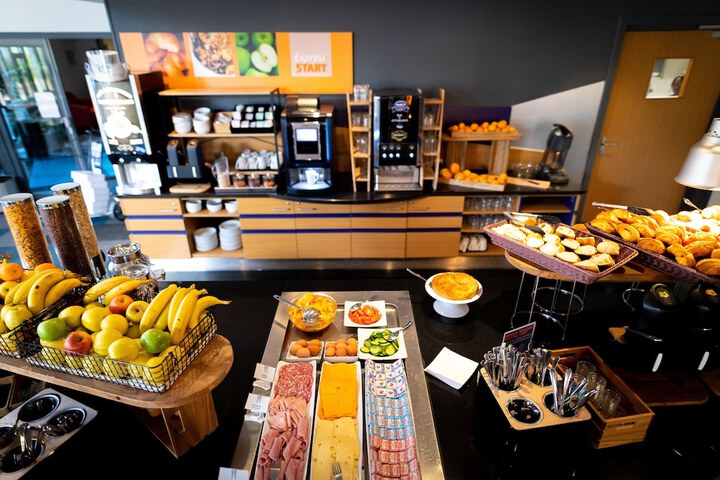 Breakfast/Coffee Service 54 of 92