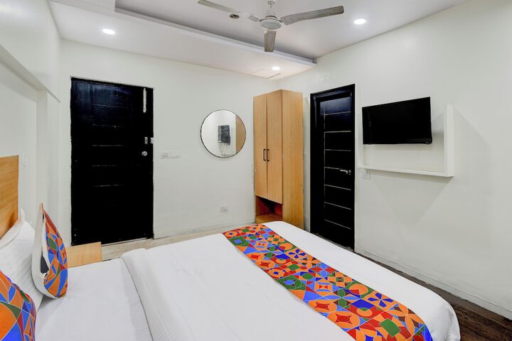 Room 9 of 27