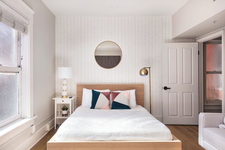Room 100 of 200