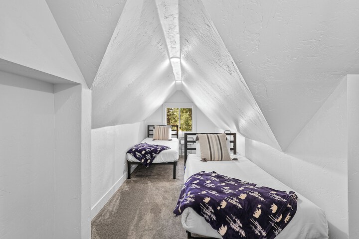 Room 13 of 173
