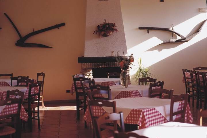 Dining 11 of 21