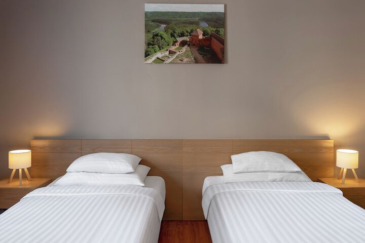 Room 10 of 42