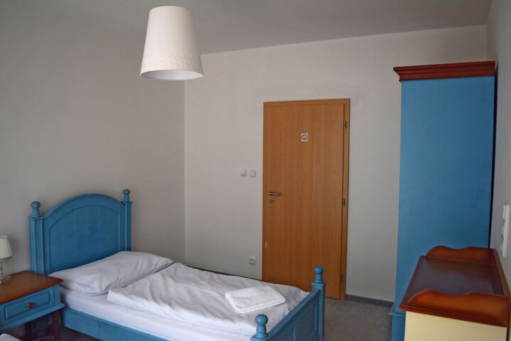 Room 3 of 90
