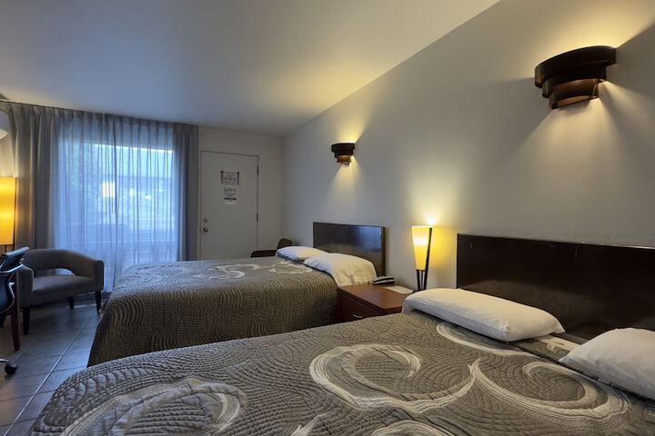 Room 26 of 80