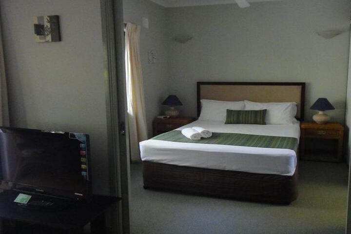Room 2 of 6