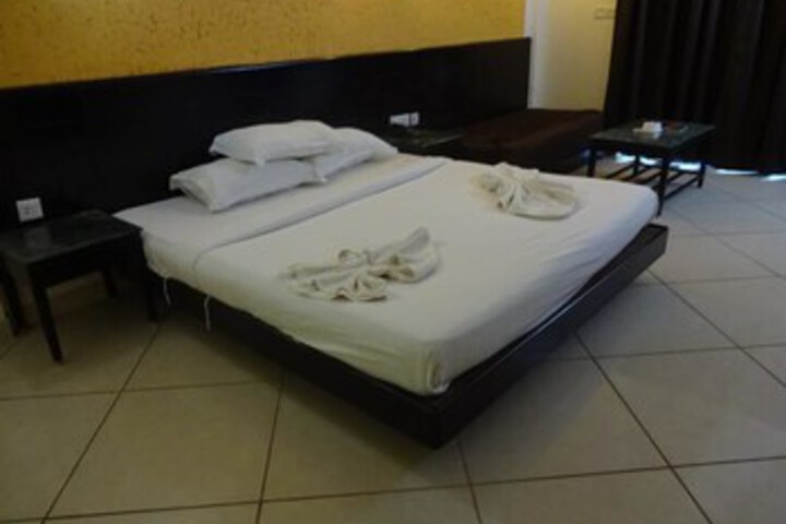 Room 14 of 33