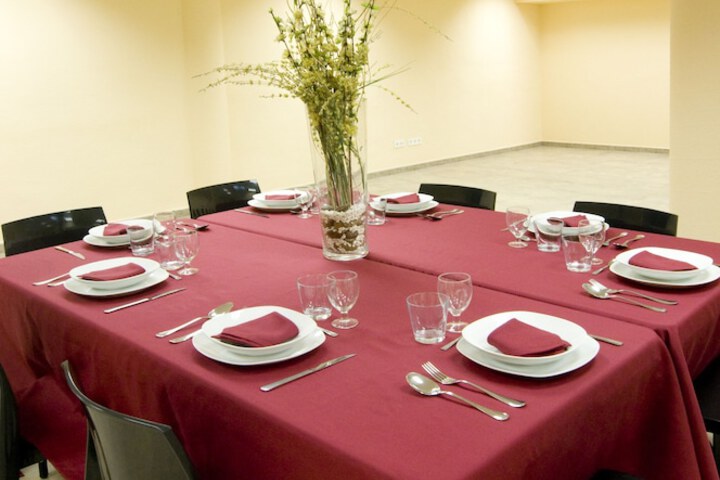 Ballroom/Hall 24 of 31