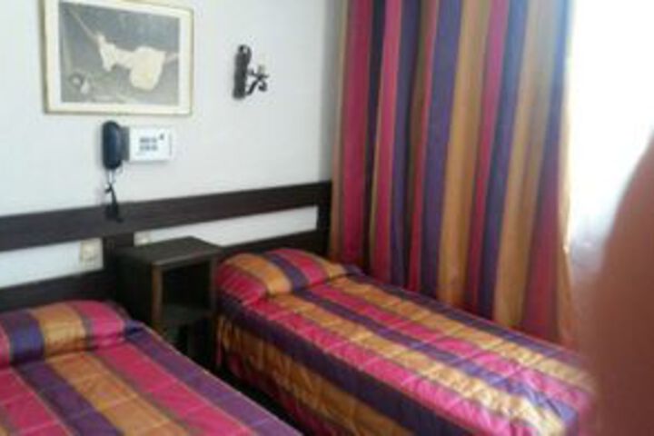 Room 5 of 10
