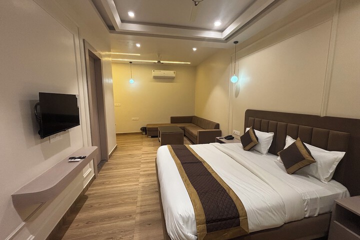 Room 17 of 30
