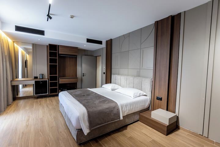 Room 12 of 114