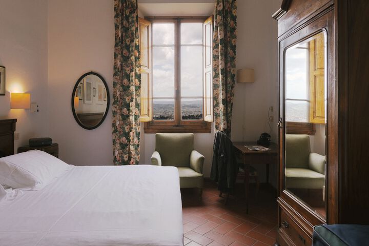 Room 4 of 68