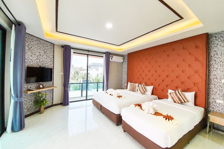 Room 26 of 102