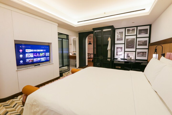 Room 16 of 96