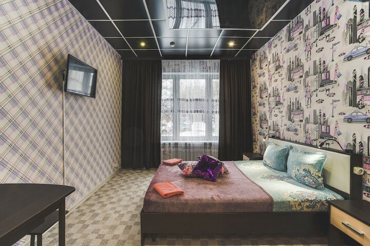 Room 12 of 28