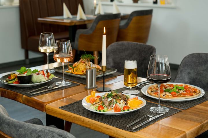 Dining 80 of 85