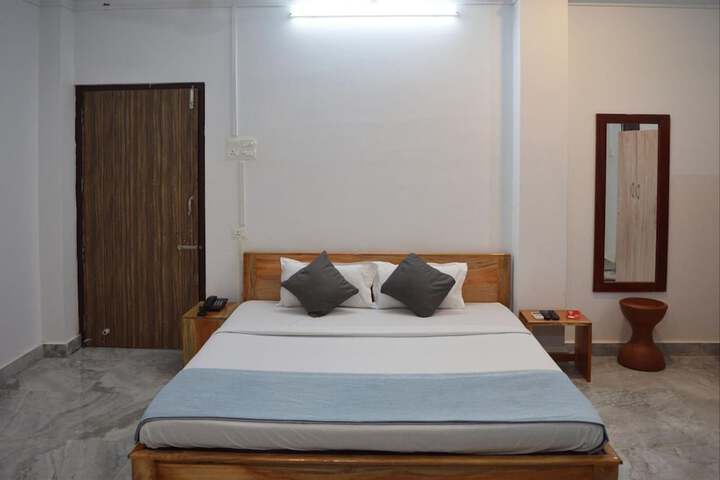 Room 9 of 19