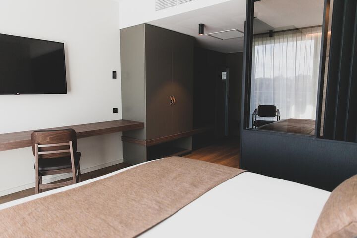 Room 9 of 30
