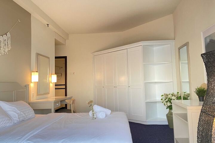 Room 119 of 650