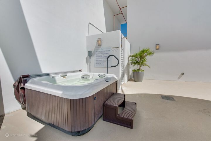 Jetted tub