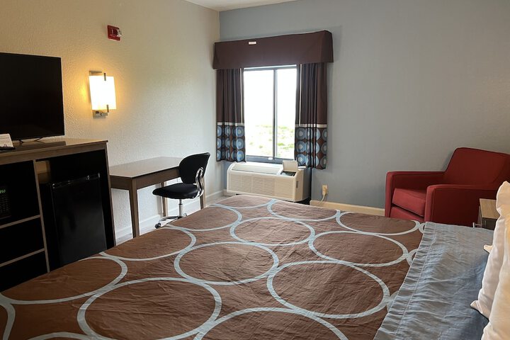 1 King Bed (9 of 19)