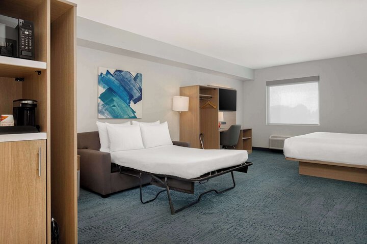 Room 25 of 41
