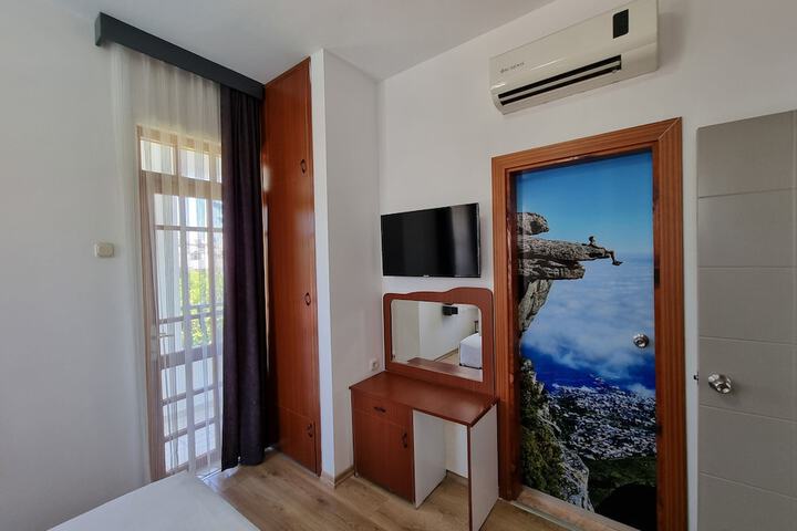 Room 11 of 36