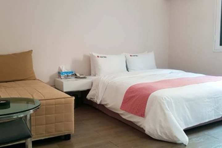Room 13 of 47