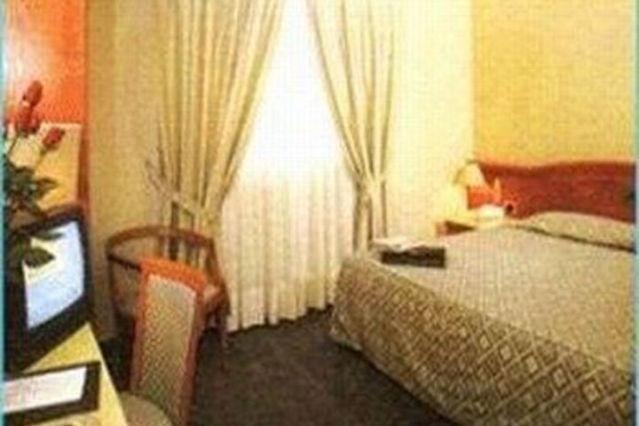 Room 2 of 5