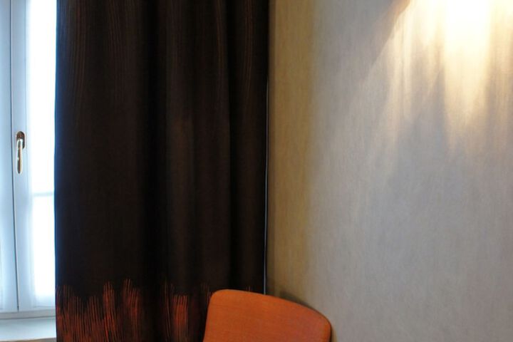 Room 9 of 25