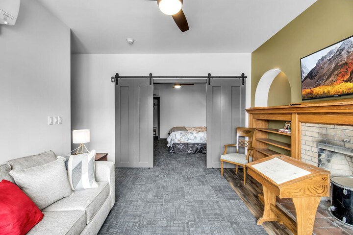 Room 6 of 13