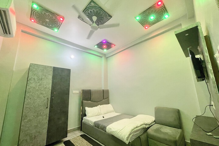 Room 15 of 59