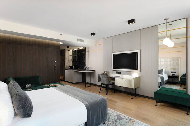 Room 26 of 46