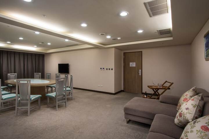 Room 50 of 79