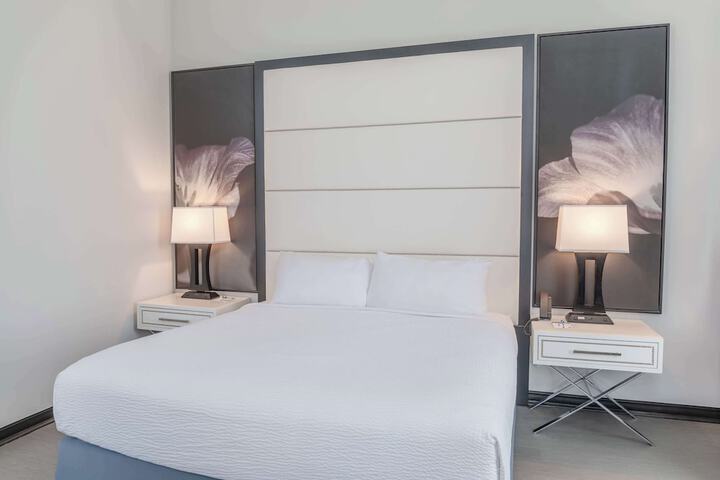Room 33 of 79