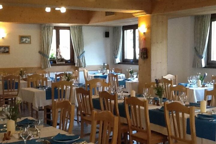 Dining 36 of 60