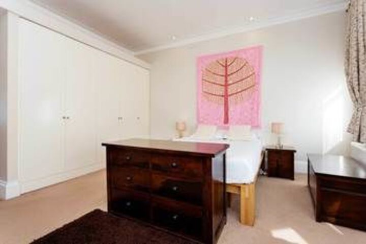 Room 9 of 26