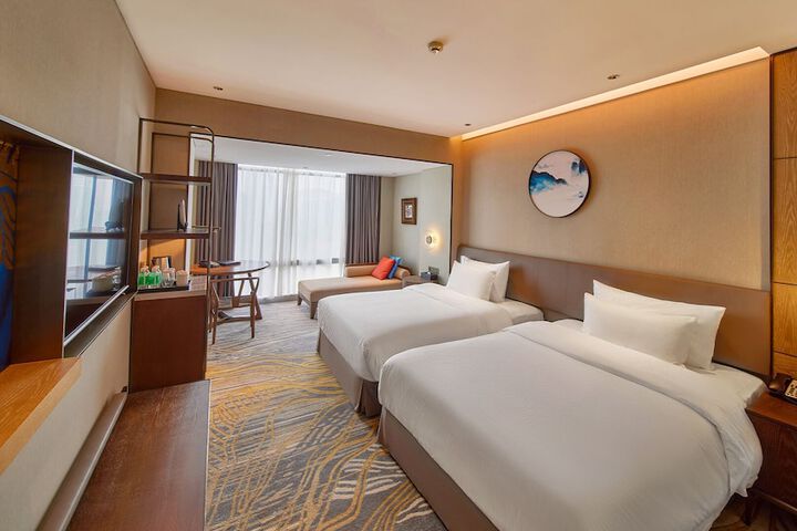 Room 7 of 99