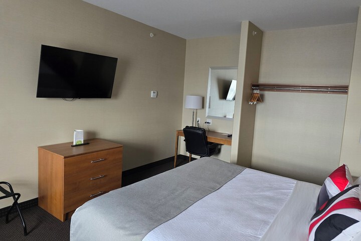 Room 8 of 30