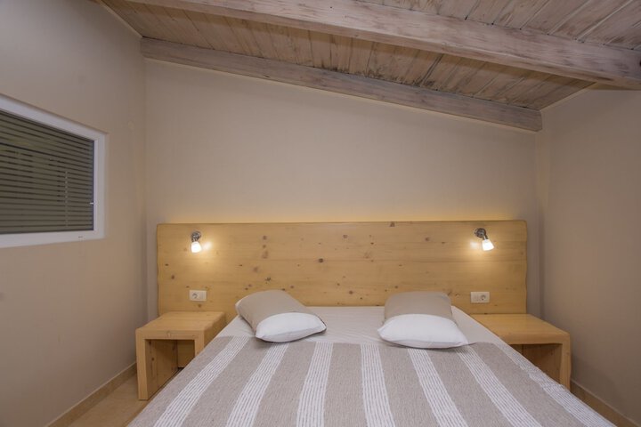 Room 5 of 161