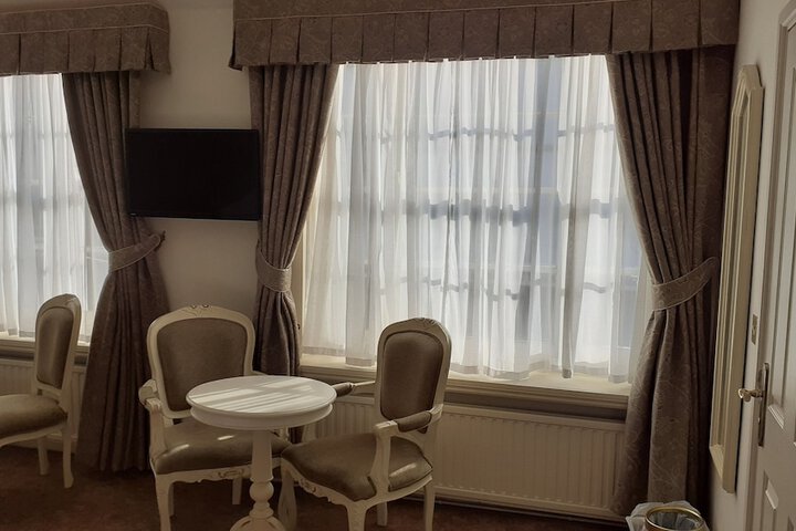 Room 27 of 132
