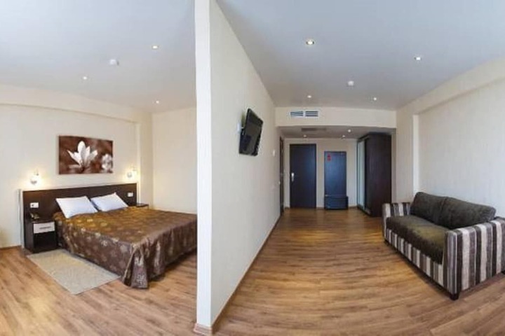 Room 18 of 48