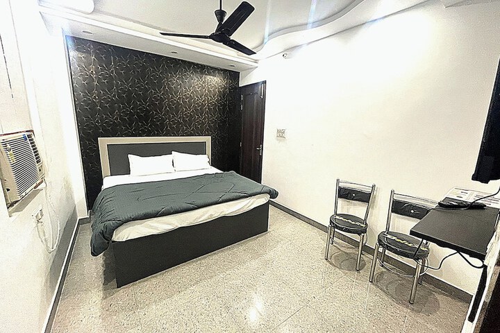 Room 8 of 14