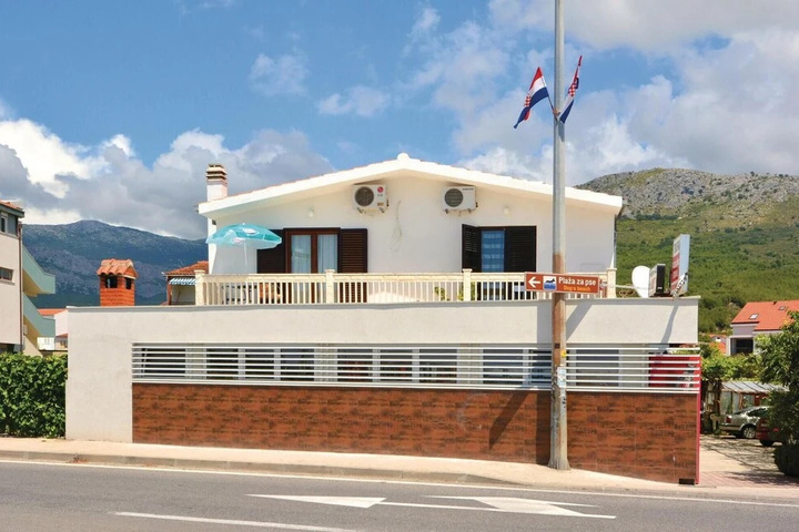 Amazing Home in Podstrana With Wifi and 2 Bedrooms