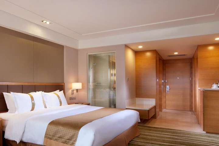 Room 8 of 60
