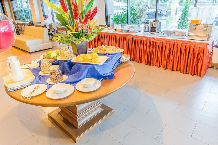 Breakfast/Coffee Service 102 of 123