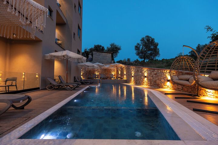 Pool 66 of 95