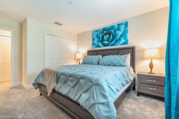 Room 32 of 40