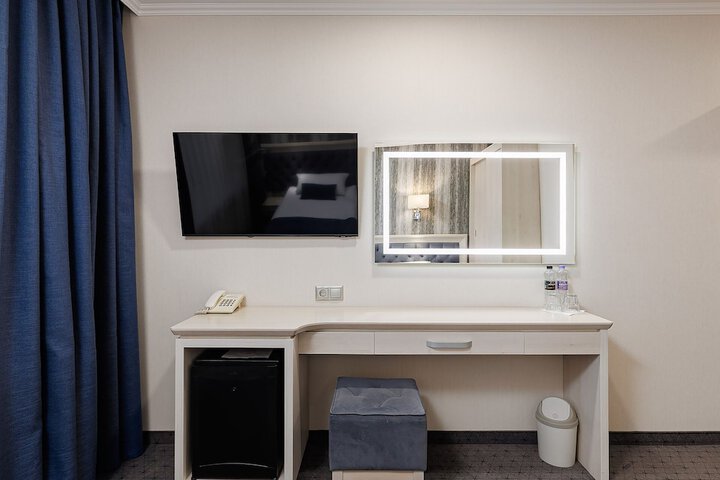 Room 5 of 36