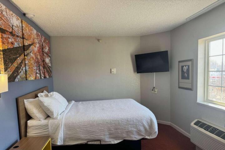 1 Queen Bed Efficiency (17 of 29)