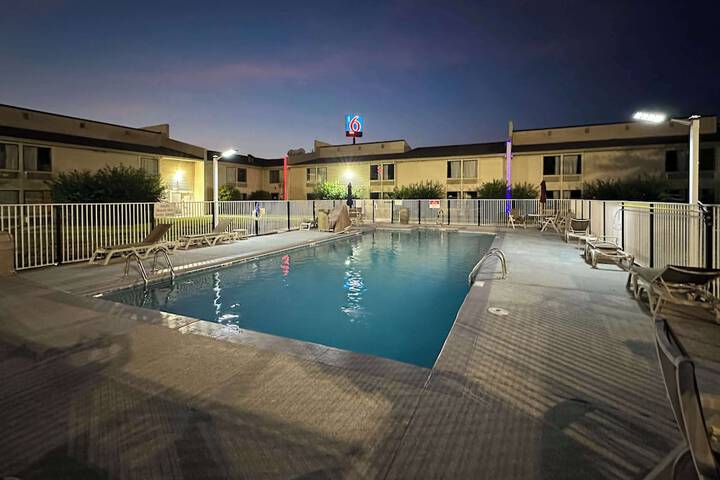 Pool 62 of 123